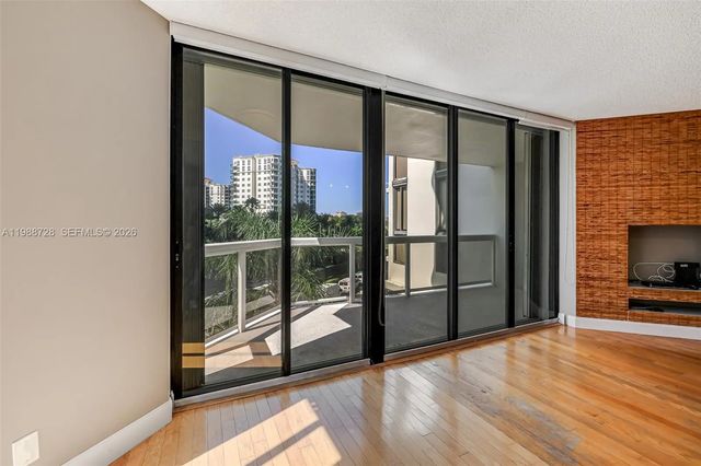 4 of 40 - 20185 E Country Club Drive #302, Aventura, FL