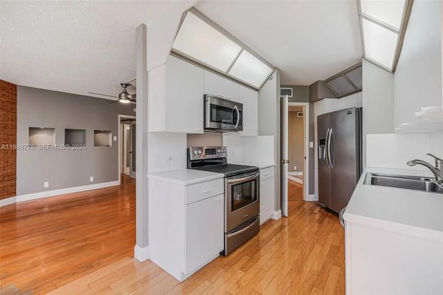 5 of 40 - 20185 E Country Club Drive #302, Aventura, FL