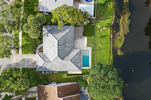 2 of 52 - 18169 Lake Bend Drive, Jupiter, FL