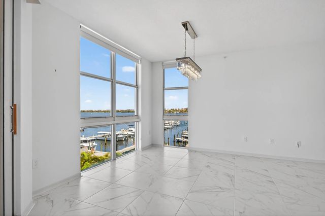 3 of 32 - 806 E Windward Way #403, Lantana, FL