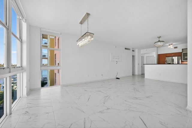 4 of 32 - 806 E Windward Way #403, Lantana, FL