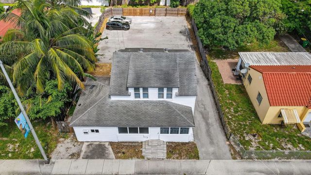 2 of 21 - 220 Sw 16th Street, Dania Beach, FL