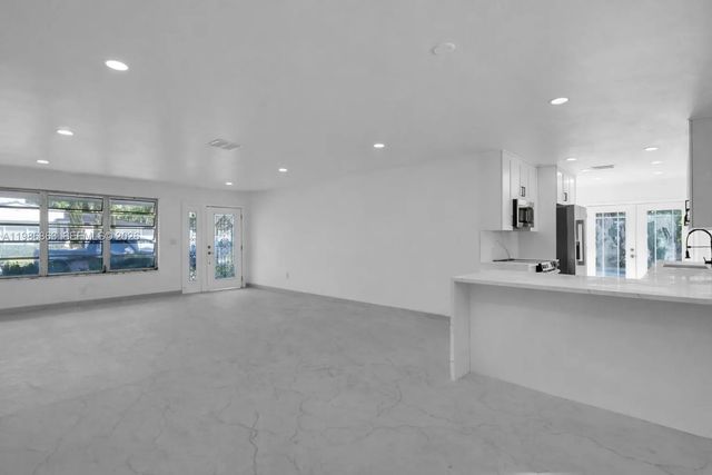 3 of 17 - 8850 Ne 4th Avenue, El Portal, FL