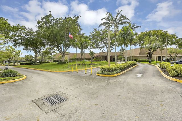 10434 Sunrise Lakes Boulevard #206, Sunrise