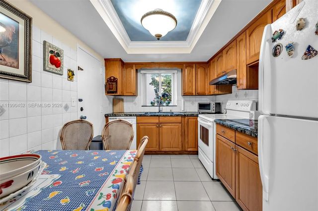 4 of 21 - 1965 S Ocean Boulevard #203, Lauderdale-By-The-Sea, FL