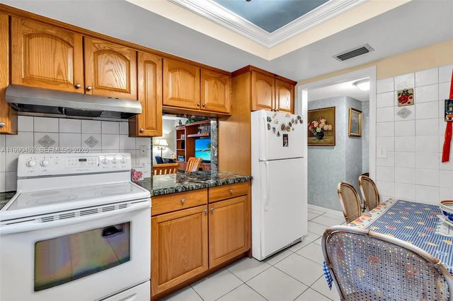 5 of 21 - 1965 S Ocean Boulevard #203, Lauderdale-By-The-Sea, FL