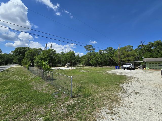 2 of 32 - 144 N Elm Street, Fellsmere, FL