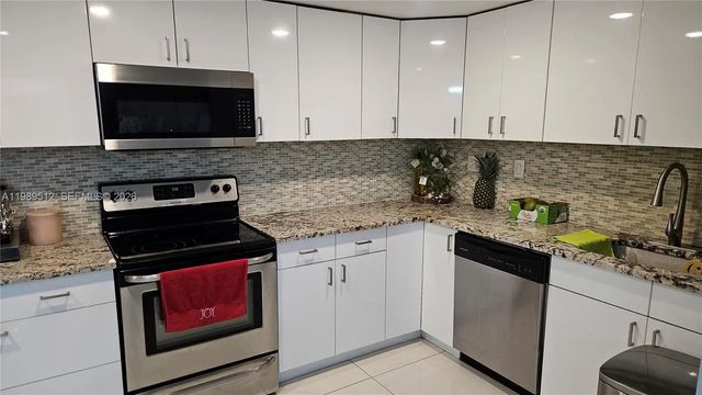 3 of 22 - 11111 Biscayne Boulevard #3f, Miami, FL
