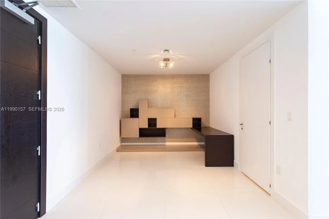 3 of 19 - 200 Biscayne Blvd Way #4512, Miami, FL