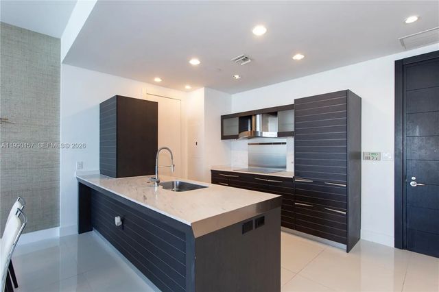 4 of 19 - 200 Biscayne Blvd Way #4512, Miami, FL