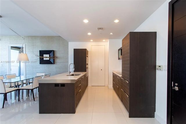 5 of 19 - 200 Biscayne Blvd Way #4512, Miami, FL