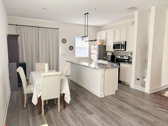 4 of 12 - 611 N F Street, Lake Worth Beach, FL
