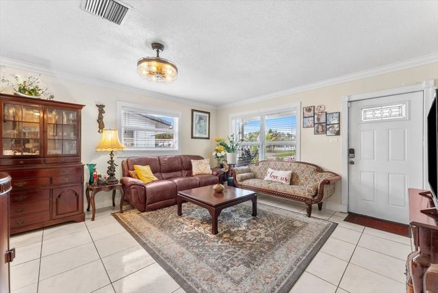 5 of 28 - 5713 Nw 84th Terrace, Tamarac, FL