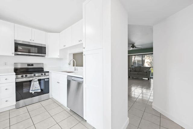 3 of 26 - 5570 Lakeside Drive #102, Margate, FL