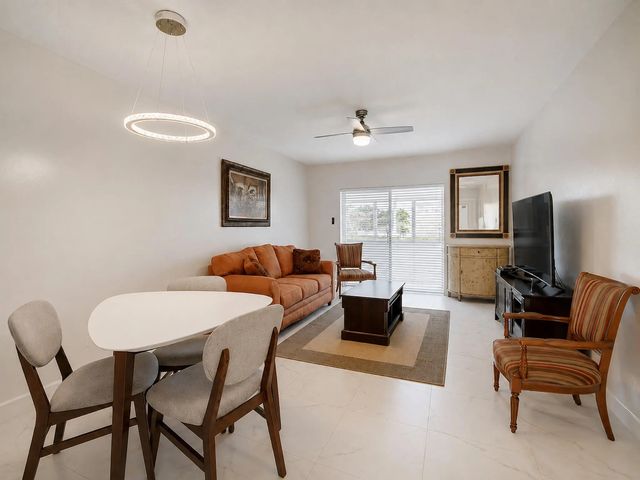 1115 Lake Terrace #208, Boynton Beach