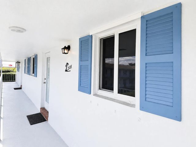 3 of 17 - 1115 Lake Terrace #208, Boynton Beach, FL
