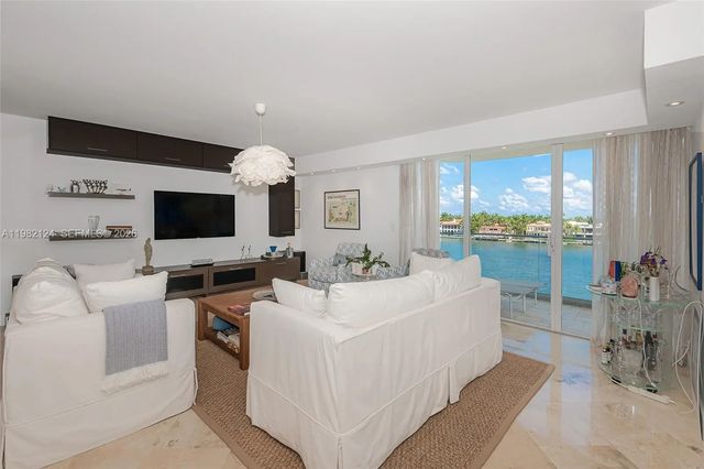 19707 E Turnberry Way #5e, Aventura