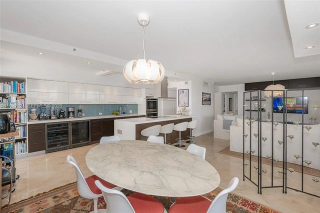 5 of 30 - 19707 E Turnberry Way #5e, Aventura, FL