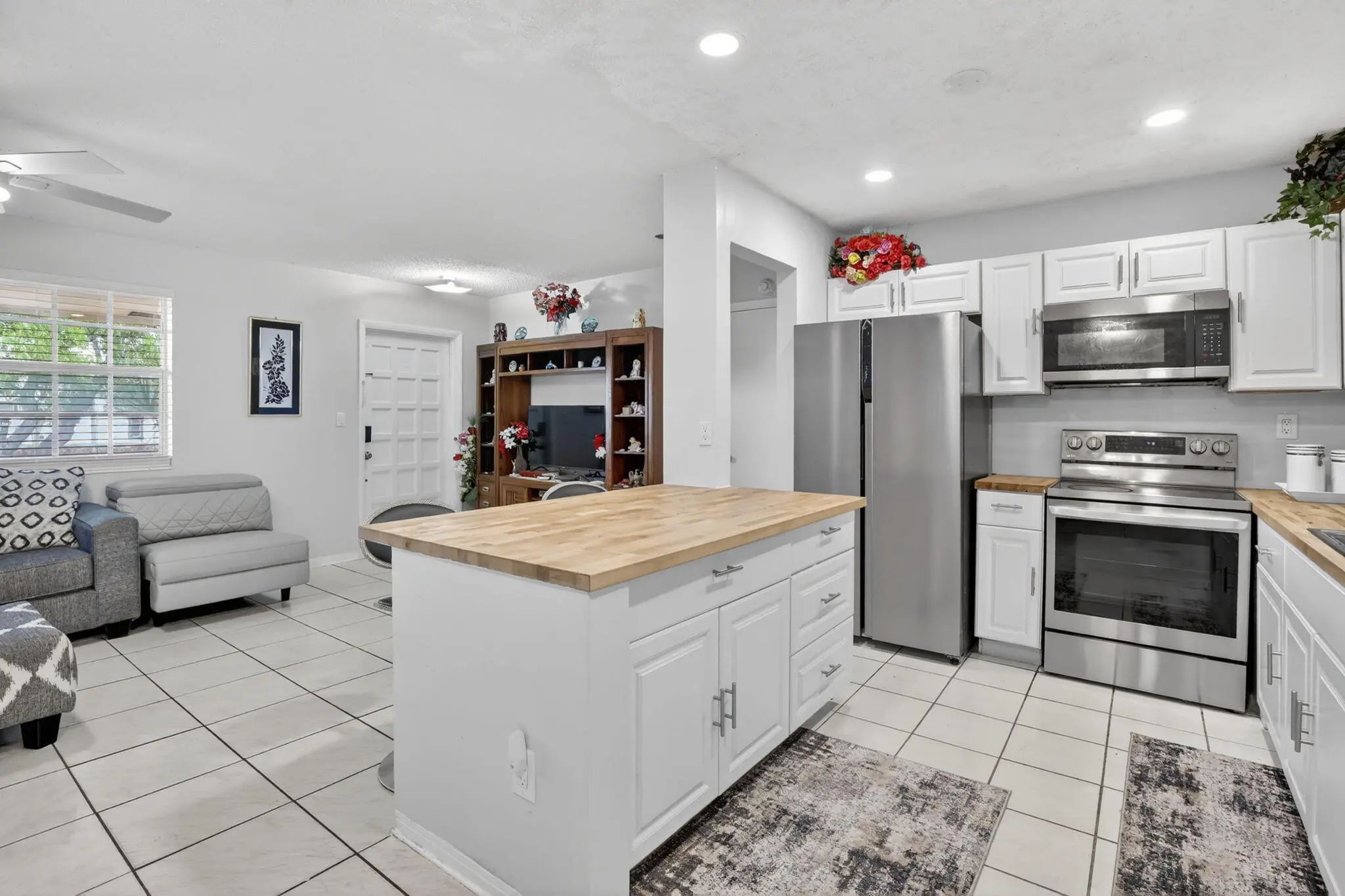 1411 Nw 89th Avenue, Pembroke Pines
