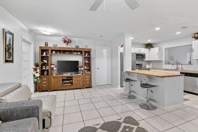 4 of 54 - 1411 Nw 89th Avenue, Pembroke Pines, FL
