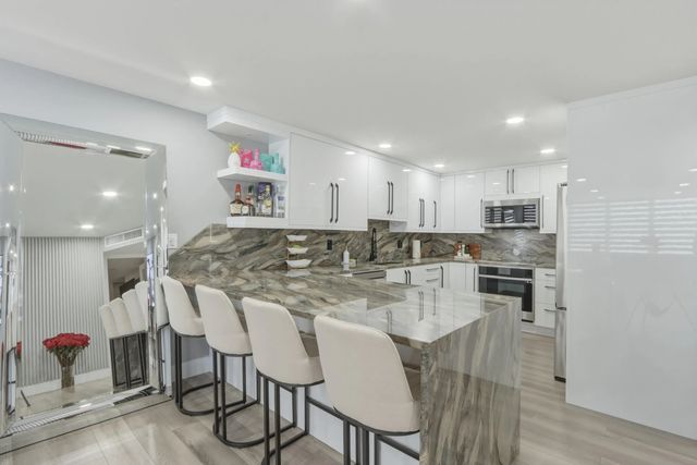 3 of 49 - 6039 Collins Avenue #609, Miami Beach, FL