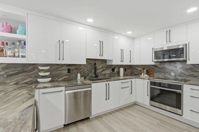 4 of 49 - 6039 Collins Avenue #609, Miami Beach, FL