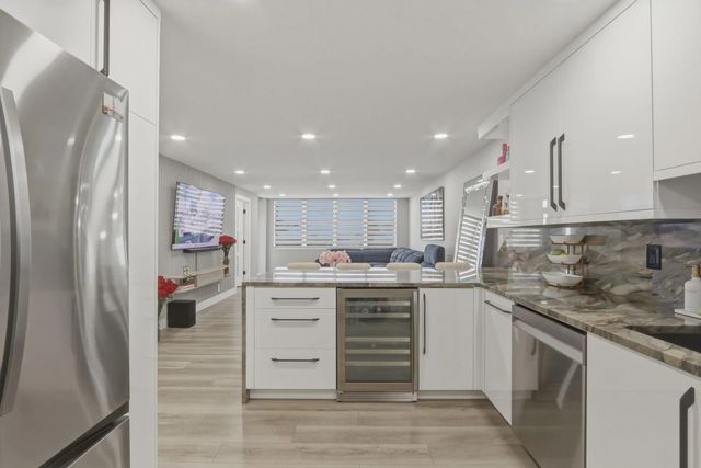 5 of 49 - 6039 Collins Avenue #609, Miami Beach, FL