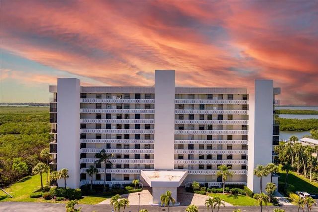 4 of 72 - 5059 N Hwy A1a #401, Hutchinson Island, FL