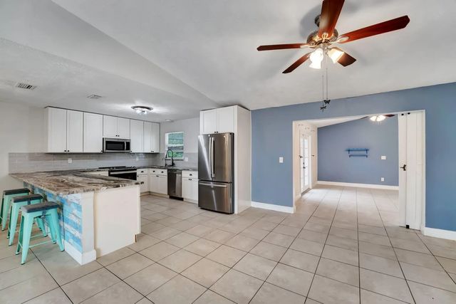 4 of 15 - 1918 Se Cheltenham Street, Port St. Lucie, FL