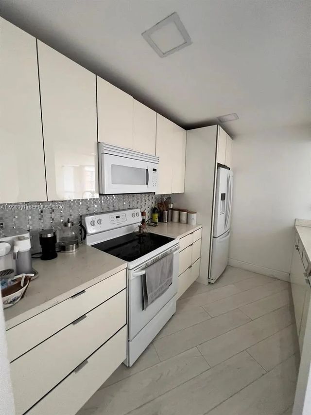 4 of 11 - 6955 Nw 186th Street #f104, Hialeah, FL