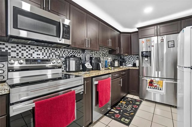 9403 Sw 76th Street #y17, Miami