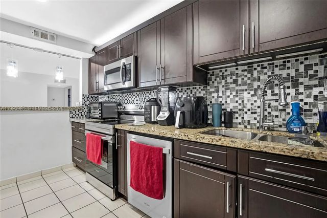 3 of 30 - 9403 Sw 76th Street #y17, Miami, FL
