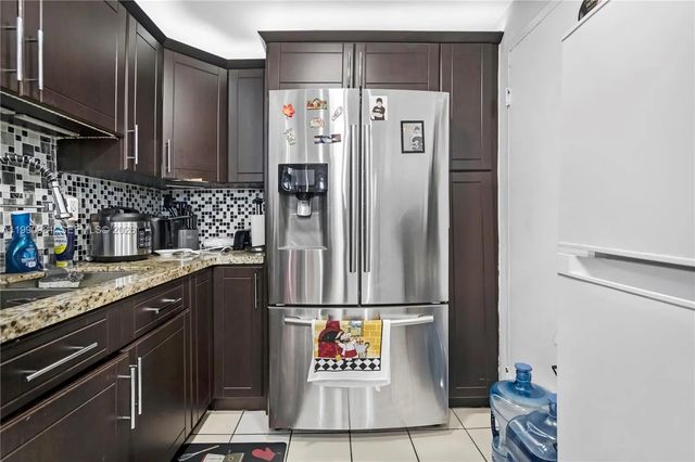 4 of 30 - 9403 Sw 76th Street #y17, Miami, FL