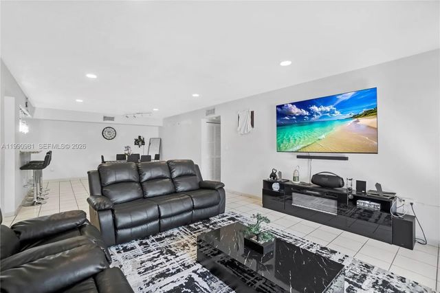5 of 30 - 9403 Sw 76th Street #y17, Miami, FL