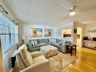 Photo of Listing #B26008152