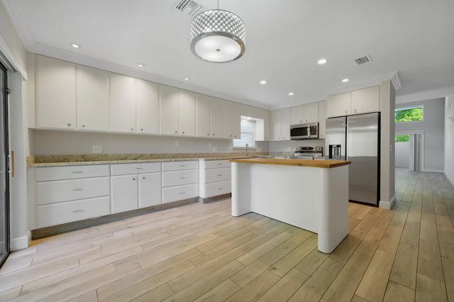 4 of 31 - 683 Dover Street #683,685, Boca Raton, FL