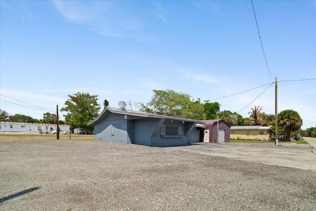 2 of 25 - 1023 Lee Street, Moore Haven, FL