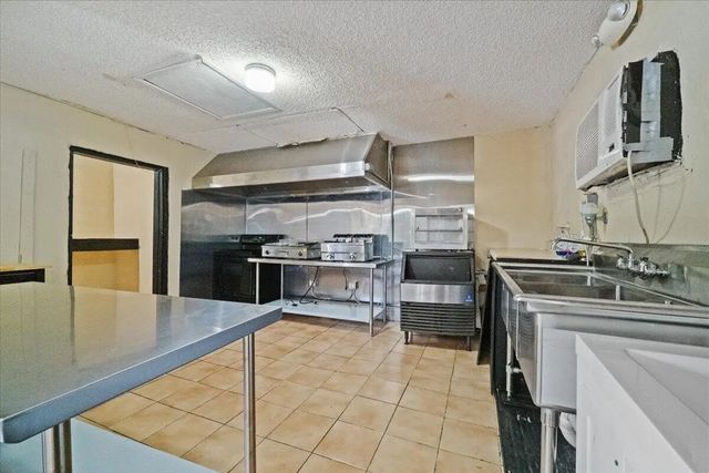 4 of 25 - 1023 Lee Street, Moore Haven, FL