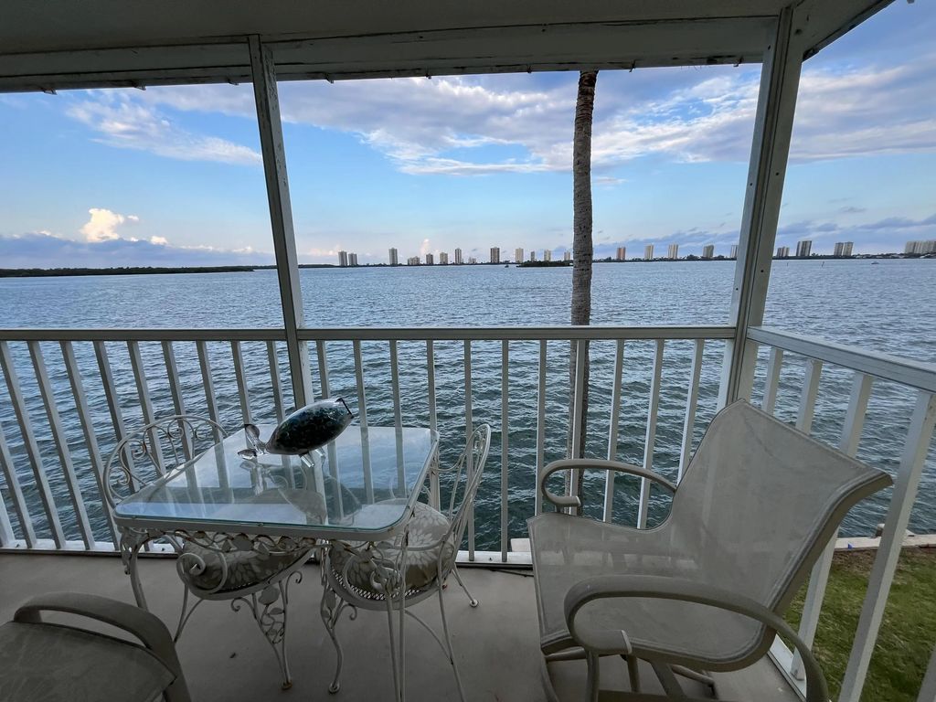 101 Doolen Court #305, North Palm Beach