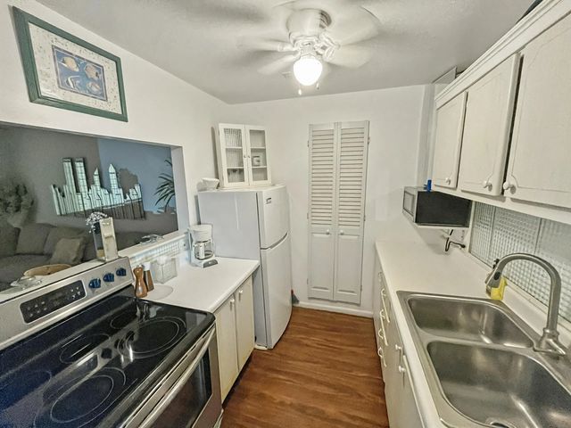 4 of 18 - 101 Doolen Court #305, North Palm Beach, FL