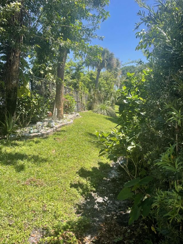 3 of 4 - 804 Summit Lake Drive, West Palm Beach, FL