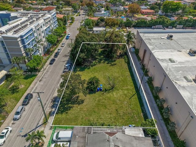 4 of 20 - 1000 Sw 30th Avenue, Miami, FL