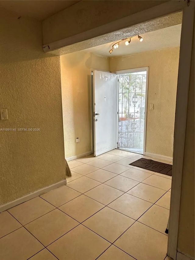 5 of 17 - 12890 Ne 8th Avenue #107, North Miami, FL
