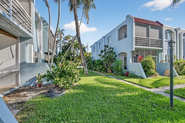 3 of 61 - 1432 S Lakeside Drive #4, Lake Worth Beach, FL