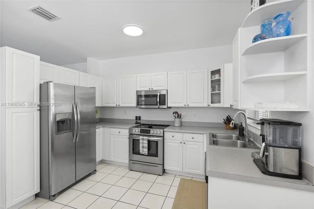 4 of 35 - 1120 Canella Lane, Hollywood, FL