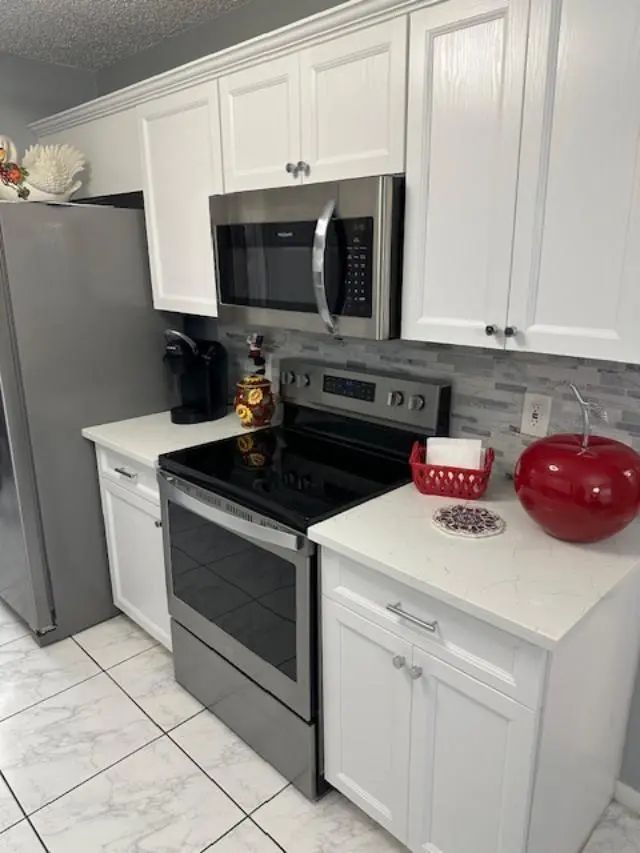 2 of 27 - 6768 N 10th Ave Avenue N #210, Lake Worth, FL