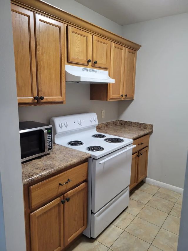 2 of 18 - 2303 S Federal Highway #19, Boynton Beach, FL