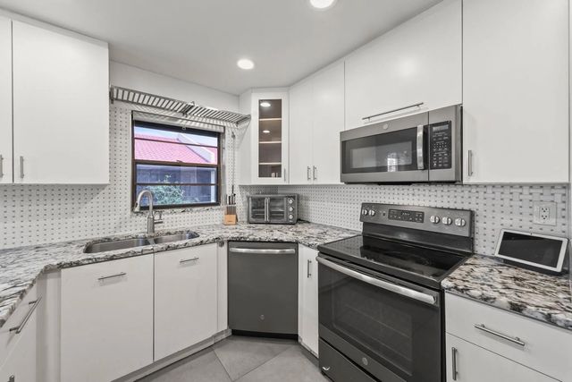 3 of 57 - 41 Bethesda Park Circle #k41, Boynton Beach, FL