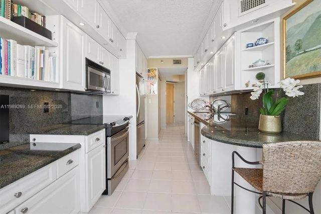 4 of 22 - 20185 E Country Club Drive #1805, Aventura, FL
