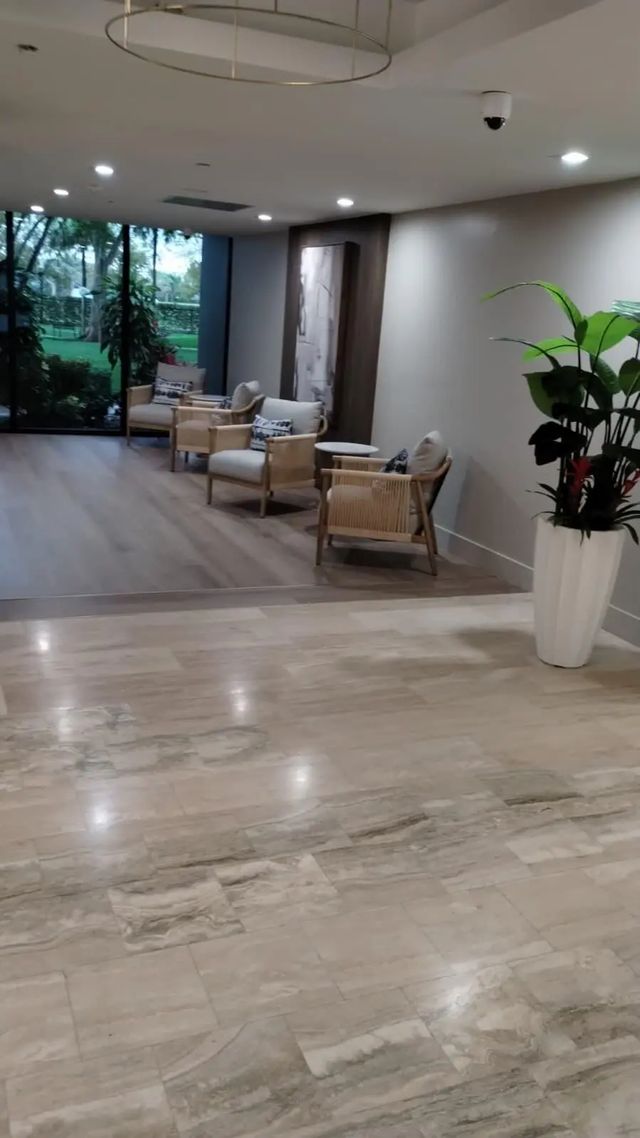 4200 Hillcrest Drive #707, Hollywood